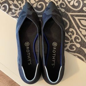 Rare Find!!Retired Print! Rothy’s “Dark”Gray Camo